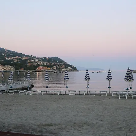 Liguria Rapallo Italy Intero Appartamento Con Terrazza Vista Mare In Residence Con 2 Piscine E Campo Da Tennis A Disposizione Διαμέρισμα