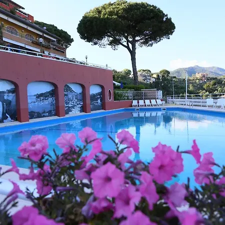 Liguria Rapallo Italy Intero Appartamento Con Terrazza Vista Mare In Residence Con 2 Piscine E Campo Da Tennis A Disposizione Rapallo